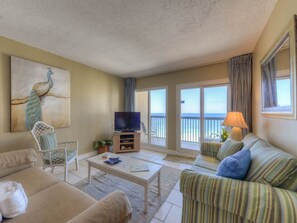 Condo, 2 Bedrooms | Living room