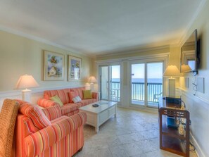 Condo, 2 quartos | Sala de estar