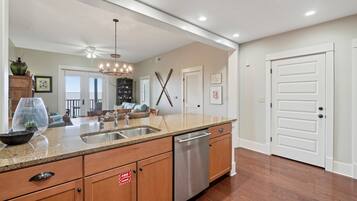 Condo, 2 Bedrooms | Private kitchen