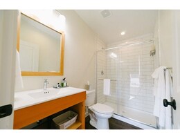 淋浴设施、吹风机、毛巾、肥皂