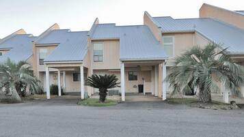 Condo, 2 Bedrooms | Exterior