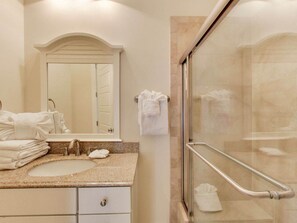 House, 3 Bedrooms | Bathroom | Towels