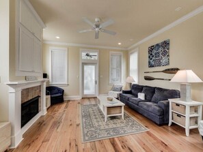 House, 3 Bedrooms | Living room