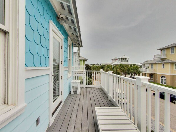 House, 3 Bedrooms | Balcony