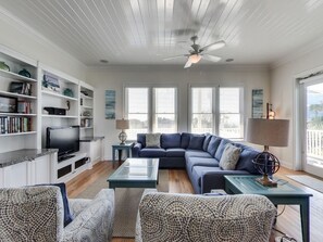 House, 4 Bedrooms | Living room