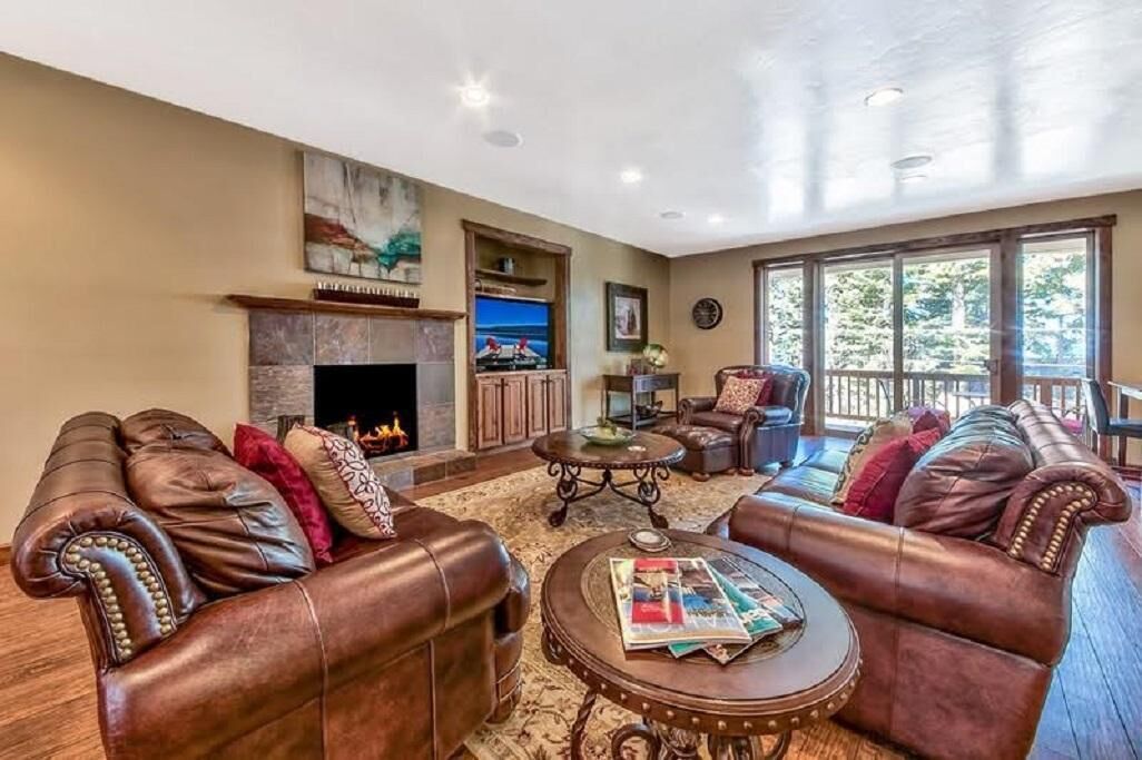 House, Multiple Beds (Lv12: luxury villa walk to the Beach) | Living area | TV