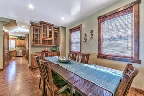 Ferienhaus, Mehrere Betten (Lv12: luxury villa walk to the Beach) | Speisen