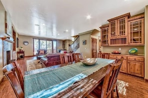 獨棟房屋, 多張床 (Lv12: luxury villa walk to the Beach) | 私人廚房 | 電冰箱、微波爐、爐台、洗碗機