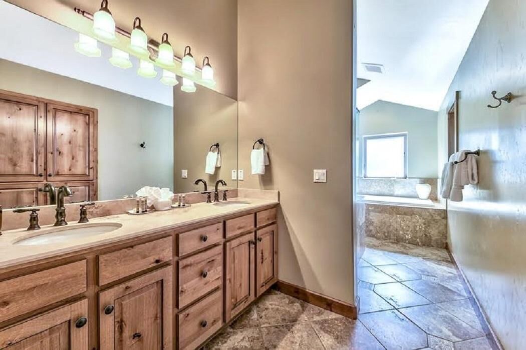 Lv12: Luxury Villa With hot tub