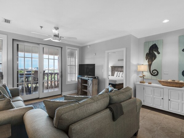 Condo, 3 Bedrooms | Living room