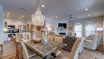 Condo, 3 Bedrooms | Private kitchen