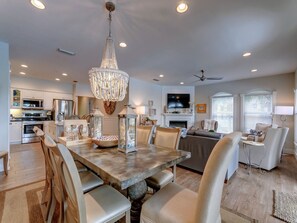 Condo, 3 Bedrooms | Private kitchen