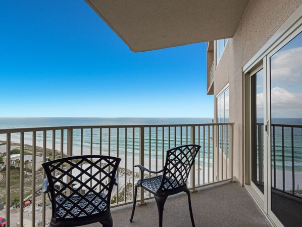 Condo, 3 habitaciones | Balcón