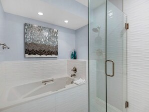 Bathroom - Topsl Beach Manor 1305 by Vacasa (Miramar Beach)