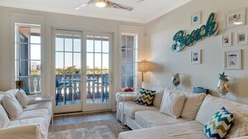 Condo, 3 Bedrooms | Living room