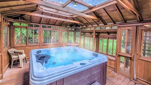 Unclassified image, 2 of 391, button - Lx18: Golfer's Dream Retreat Estate (Pebble Beach)