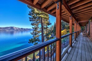 Ferienhaus, Mehrere Betten (LX20: Luxury Lakefront Villa With Pri) | Unterkunftsgelände