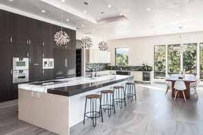 Villa, Mehrere Betten (LX1a: Luxury Contemporary Villa in Th) | Eigene Küche