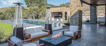 Lx1a: Luxury Contemporary Villa in The Middle of Nature