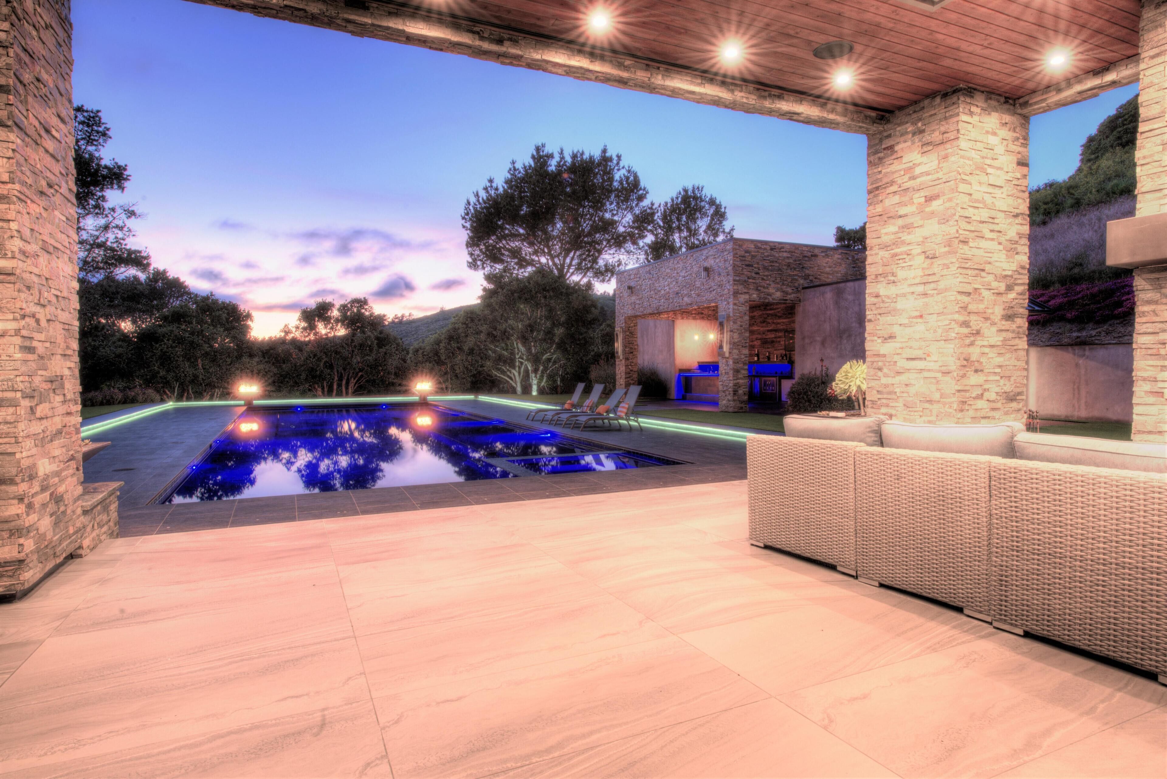 Vila, Beberapa Tempat Tidur (LX1a: Luxury Contemporary Villa in Th) | Kolam renang | Kolam renang outdoor dan sebuah kolam renang air hangat