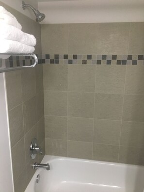 Bathroom - Homestead Inn & Suites (Vanderhoof)