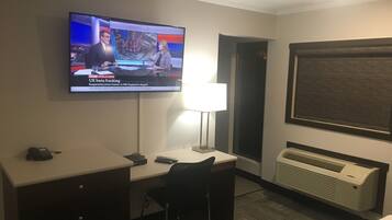 1 bedroom, Tempur-Pedic beds, desk, laptop workspace