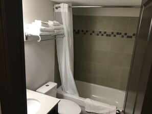 Deluxe Double Room | Bilik Mandi | Gabungan pancuran/tab mandi, kelengkapan dandanan diri percuma 