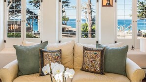 Vila, Beberapa Tempat Tidur (LX22: Luxury Estate Carmel By The Sea) | Ruang keluarga | TV layar datar