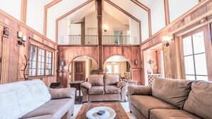 Villa, meerdere bedden (LX3 Renaissance Carmel Valley Villa  ) | Woonruimte