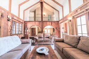 Living area - LX3 Renaissance Carmel Valley Villa Pool and Spa (Carmel Valley)