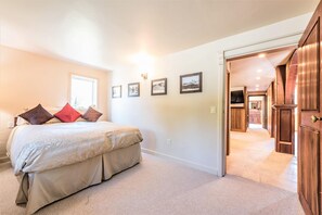 Villa, varias camas (LX3 Renaissance Carmel Valley Villa  ) | 6 habitaciones, tabla de planchar con plancha y wifi gratis 