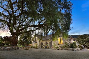 别墅, 多张床 (LX3 Renaissance Carmel Valley Villa  ) | 浴室 | 吹风机、毛巾、洗发水