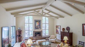 House, Multiple Beds (LX55: Golfer's Delight Pebble Beach) | Living room