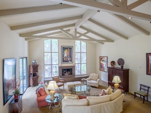 House, Multiple Beds (LX55: Golfer's Delight Pebble Beach) | Living room