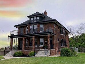 Exterior - Motown BNB . Experience Detroit in style. (Detroit)