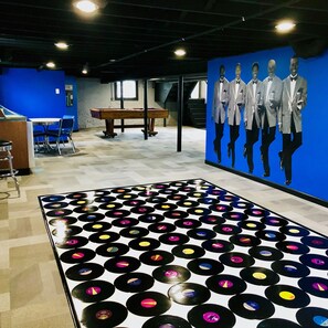 Games room - Motown BNB . Experience Detroit in style. (Detroit)