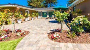 House, Multiple Beds (MV14: Beach Retreat Close To The Beac) | Property grounds - Mv14: Beach Retreat Close To The Beach And Carmel (Carmel)
