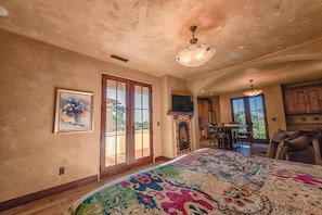 House, Multiple Beds (LX29 PEBBLE BEACH EUROPEAN STYLE  LUX)