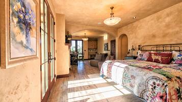 House, Multiple Beds (LX29 PEBBLE BEACH EUROPEAN STYLE LUX) | 4 bedrooms, premium bedding