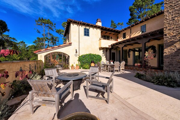 House, Multiple Beds (LX29 PEBBLE BEACH EUROPEAN STYLE  LUX) | Balcony