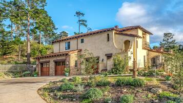 House, Multiple Beds (LX29 PEBBLE BEACH EUROPEAN STYLE LUX) | Exterior