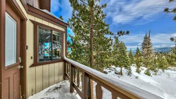 Condo, Multiple Beds, Lake View (Mv17 amazing lake view & spacious 2 b) | Property grounds