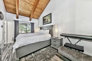 Condo, Multiple Beds, Lake View (Mv17 amazing lake view & spacious 2 b) | 2 bedrooms - Mv17 Amazing Lake View & Spacious 2 Bedroom Ski Cabin With Hot Tub (Stateline)