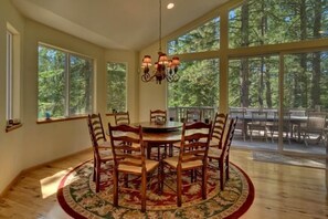 House, Multiple Beds (MV16 : Bear Lair Estate With Hot Tub) | Private kitchen