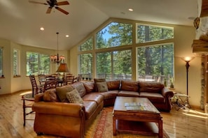 House, Multiple Beds (MV16 : Bear Lair Estate With Hot Tub) | Living room