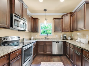 House, 3 Bedrooms | Private kitchen