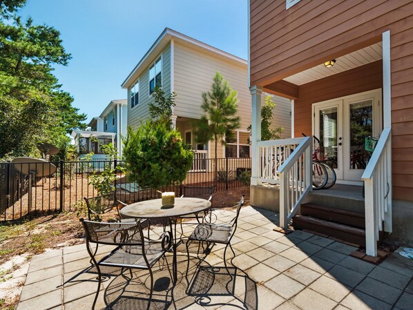 House, 3 Bedrooms | Balcony