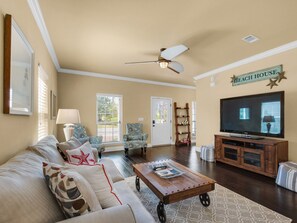 House, 3 Bedrooms | Living room