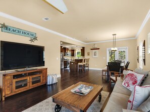 House, 3 Bedrooms | Living room