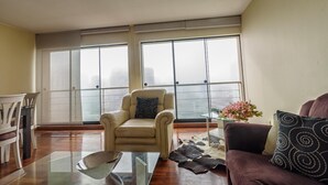 House, 2 Queen Beds (MV5: Perfect Couples Retreat With Oce) | Living room | TV - Mv5: Perfect Couples Retreat With Ocean and City View (Lima)